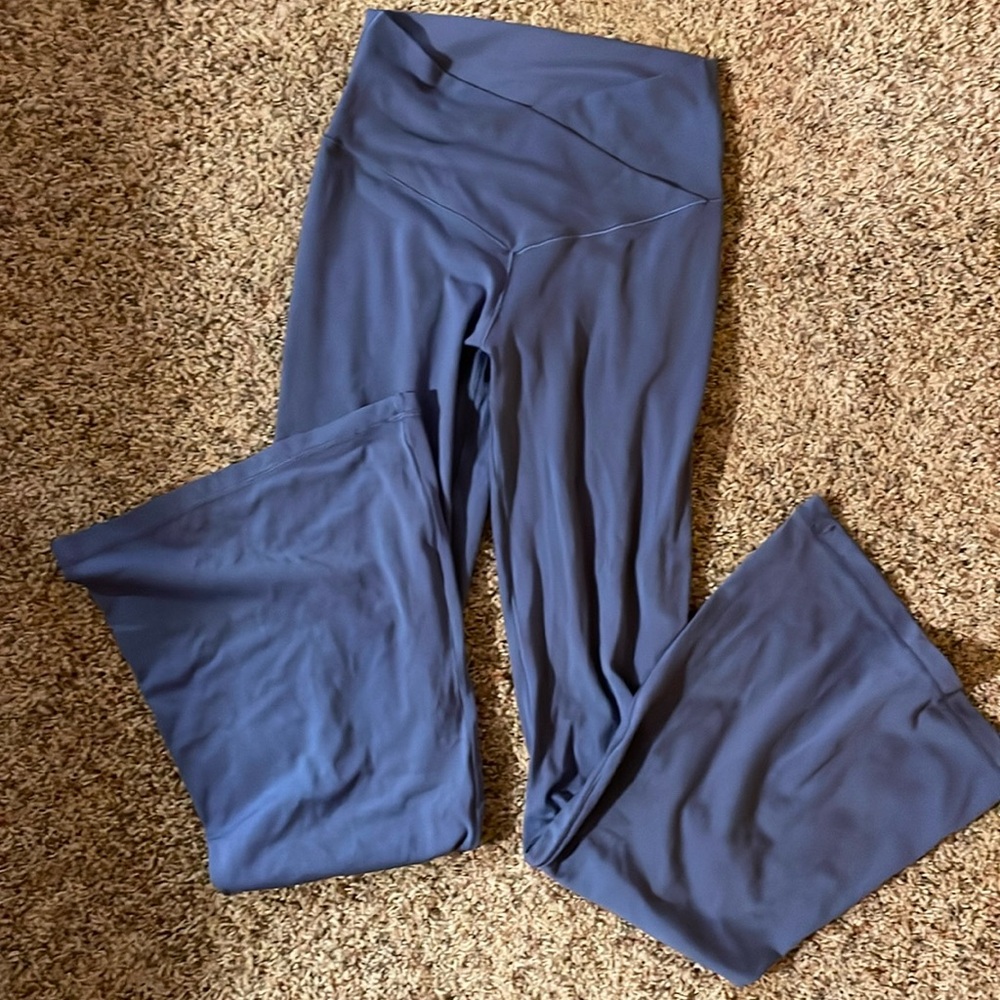 Offline by Aerie real me flare hi-rise short inseam leggings size M